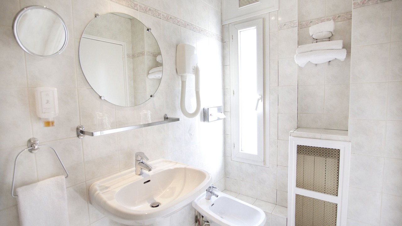 Photo of Bathroom in Pere Lachaise