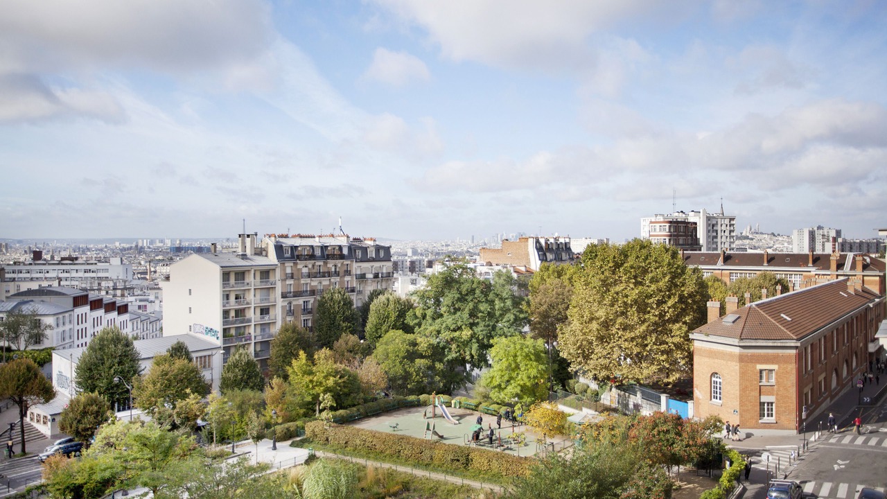 Photo of Buildings in Pere Lachaise