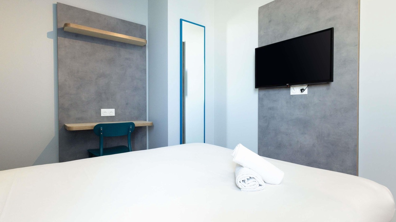 Photo of Bedroom in Plateau - Mont-Valerien