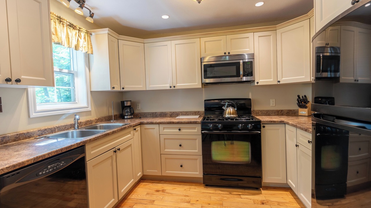 Photo of Kitchen in Lake of Bays