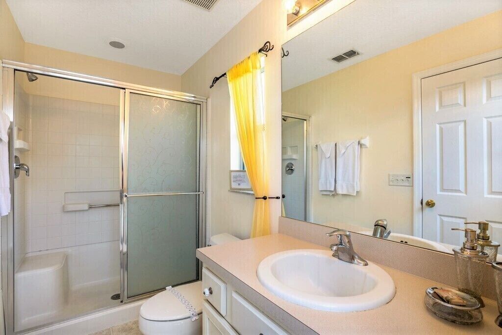 Photo of Bathroom in Seasons