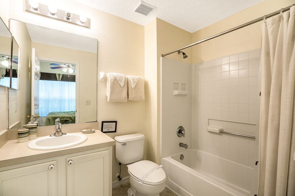 Photo of Bathroom in Seasons