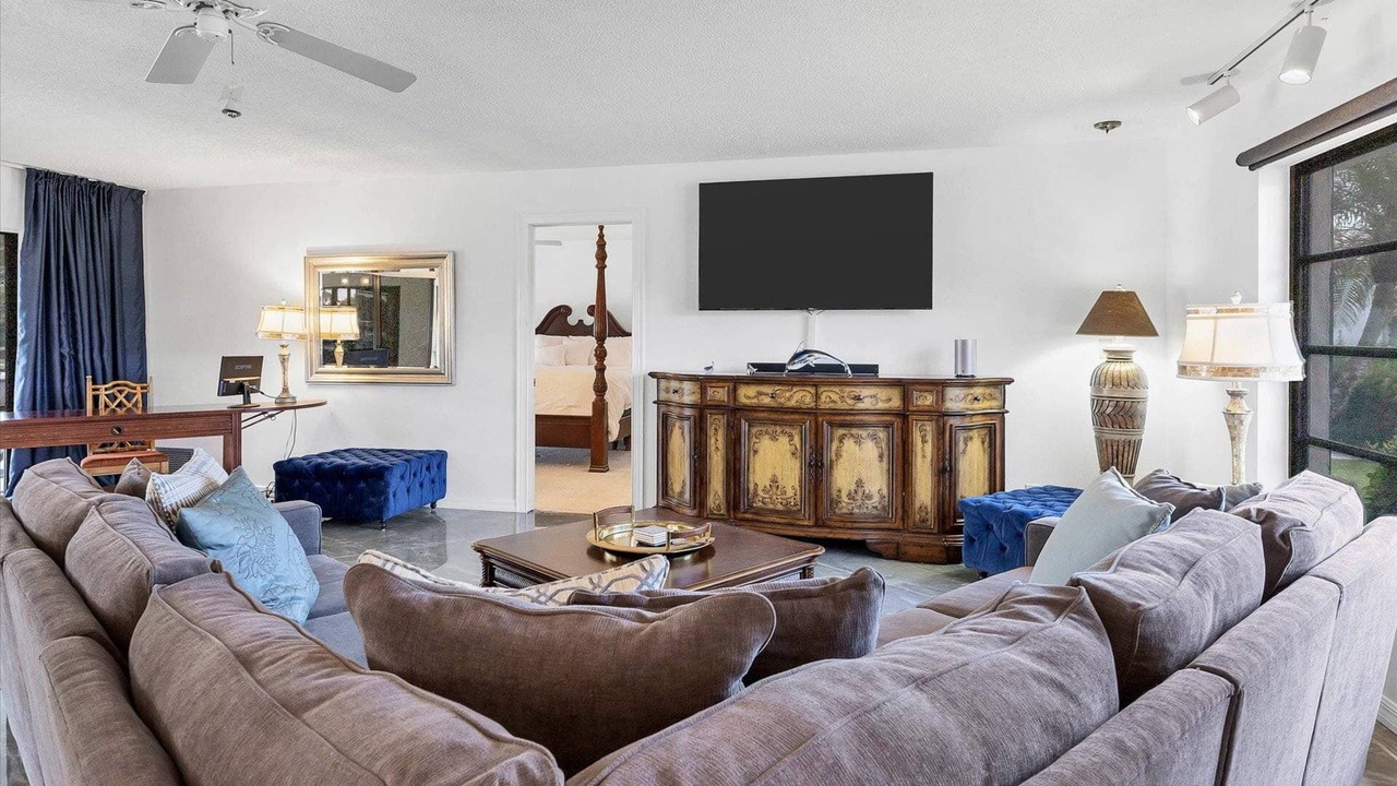 Photo of Livingroom in Charlotte Harbor