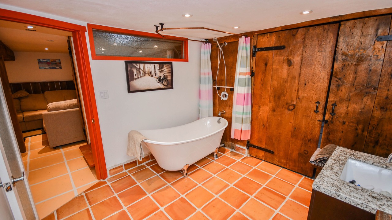 Photo of Bathroom in Oro Station