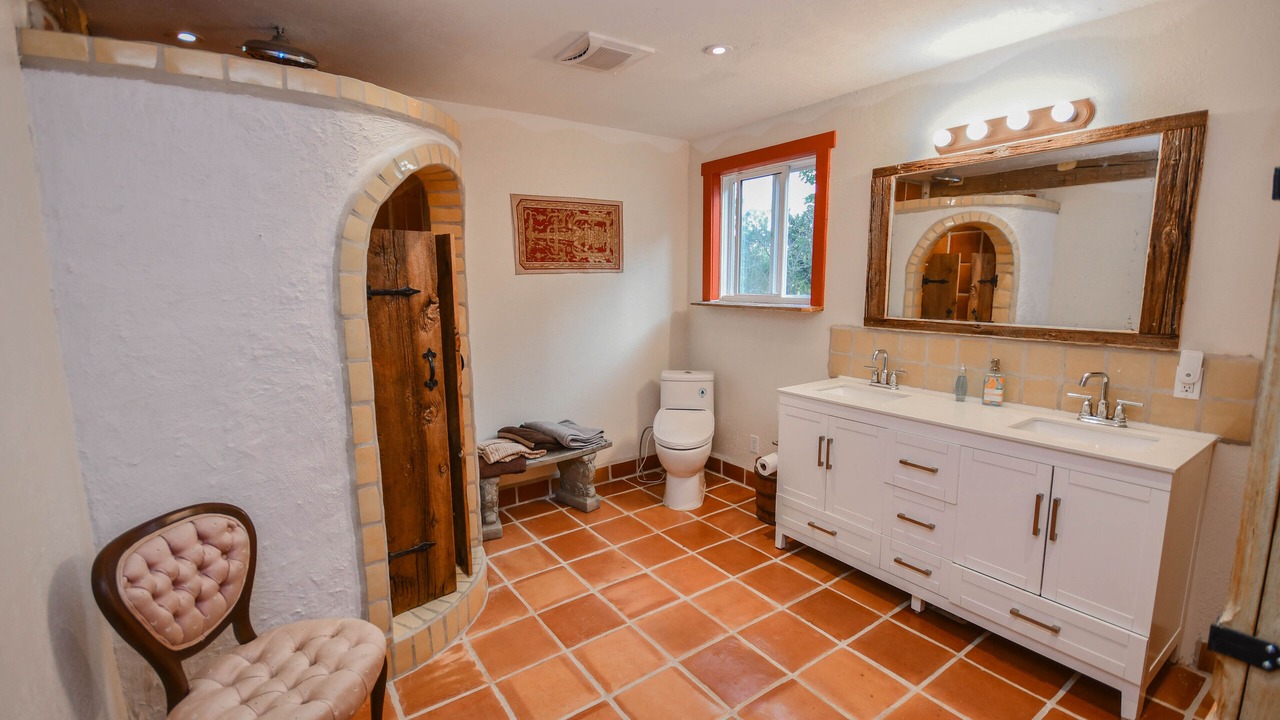 Photo of Bathroom in Oro Station
