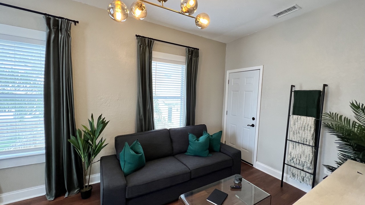 Photo of Livingroom in Courier City - Oscawana