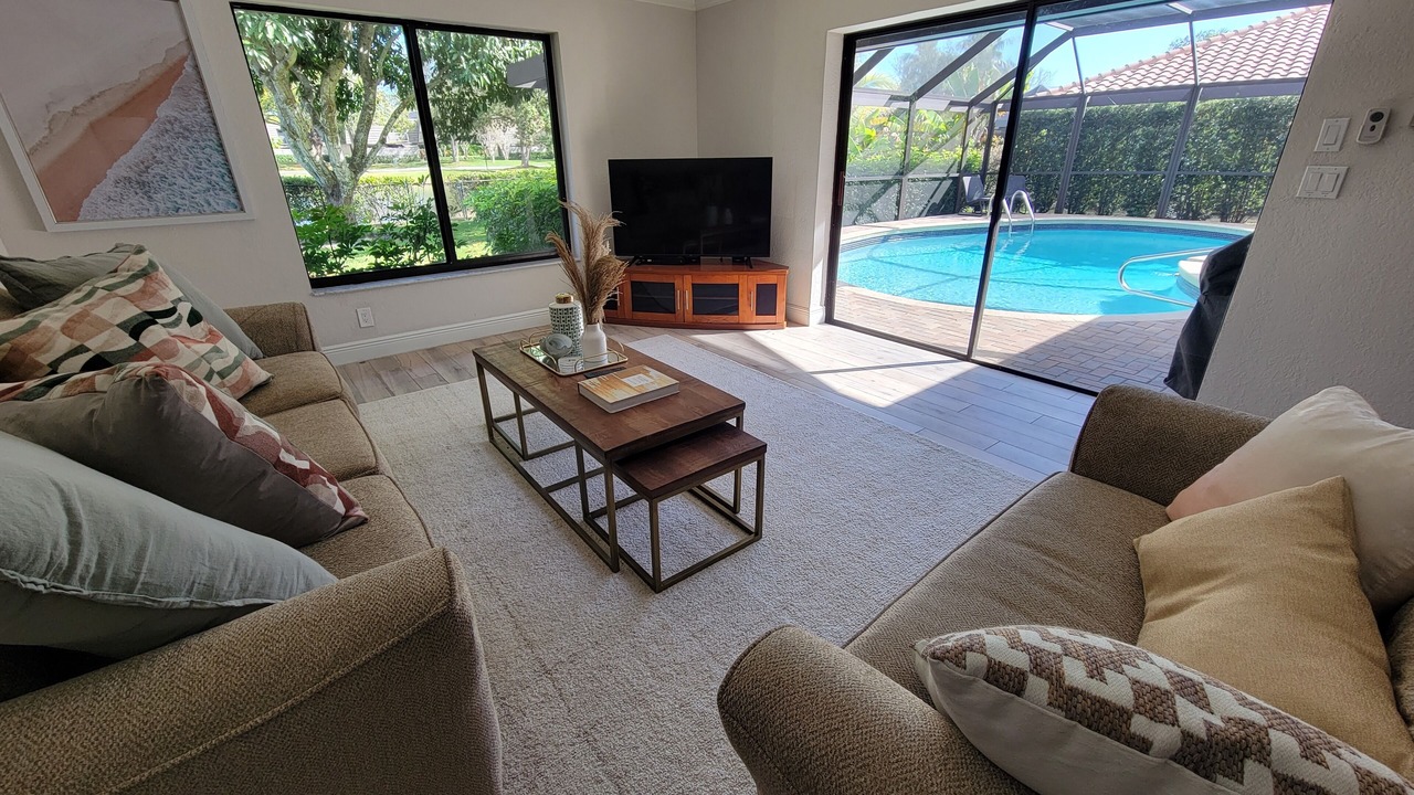 Photo of Livingroom in Hunt Club