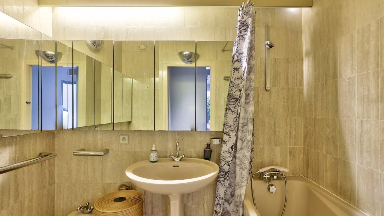 Photo of Bathroom in Neuilly-sur-Seine