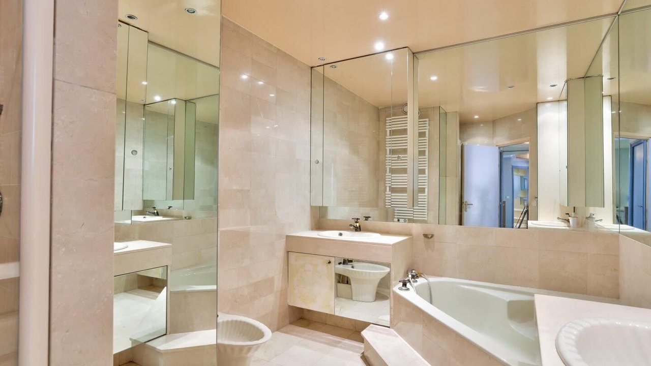 Photo of Bathroom in Neuilly-sur-Seine