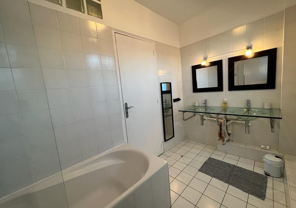 Photo of Bathroom in Suresnes