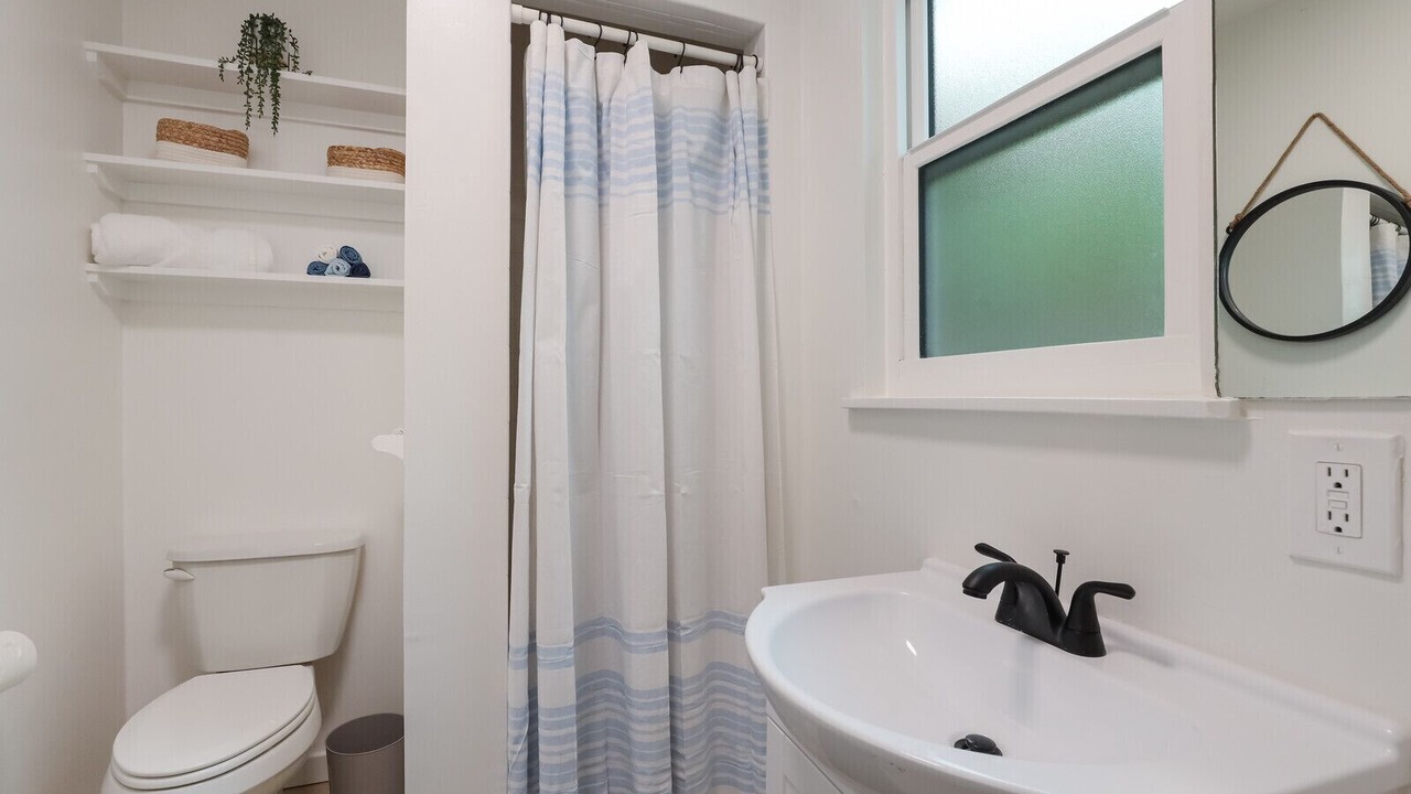 Photo of Bathroom in Laurel Park