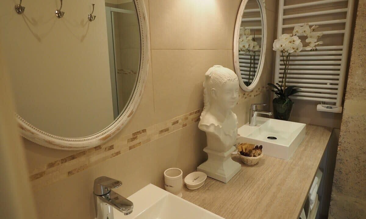 Photo of Bathroom in Notre-Dame-des-Champs