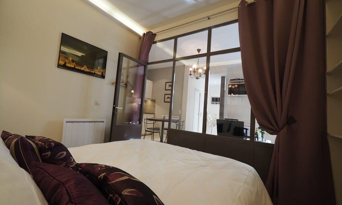 Photo of Bedroom in Notre-Dame-des-Champs