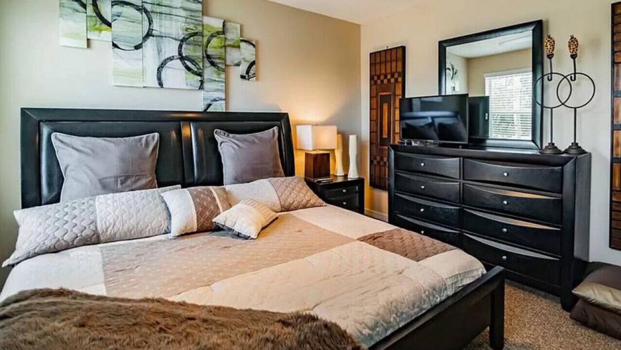 Photo of Bedroom in Carver City - Lincoln Gardens
