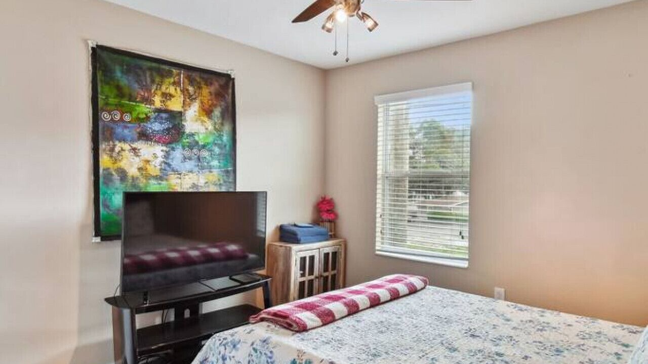 Photo of Bedroom in Carver City - Lincoln Gardens
