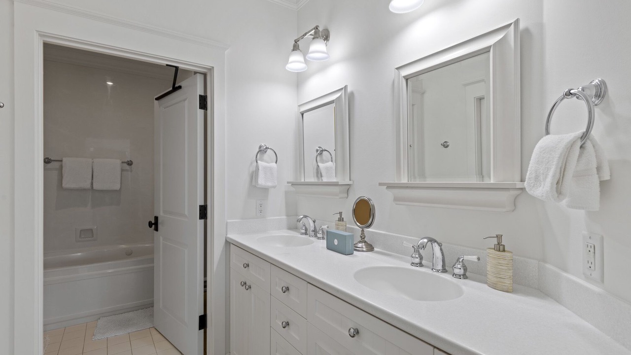 Photo of Bathroom in Beach District