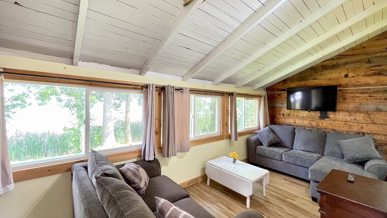 Photo of Livingroom in Campbellford