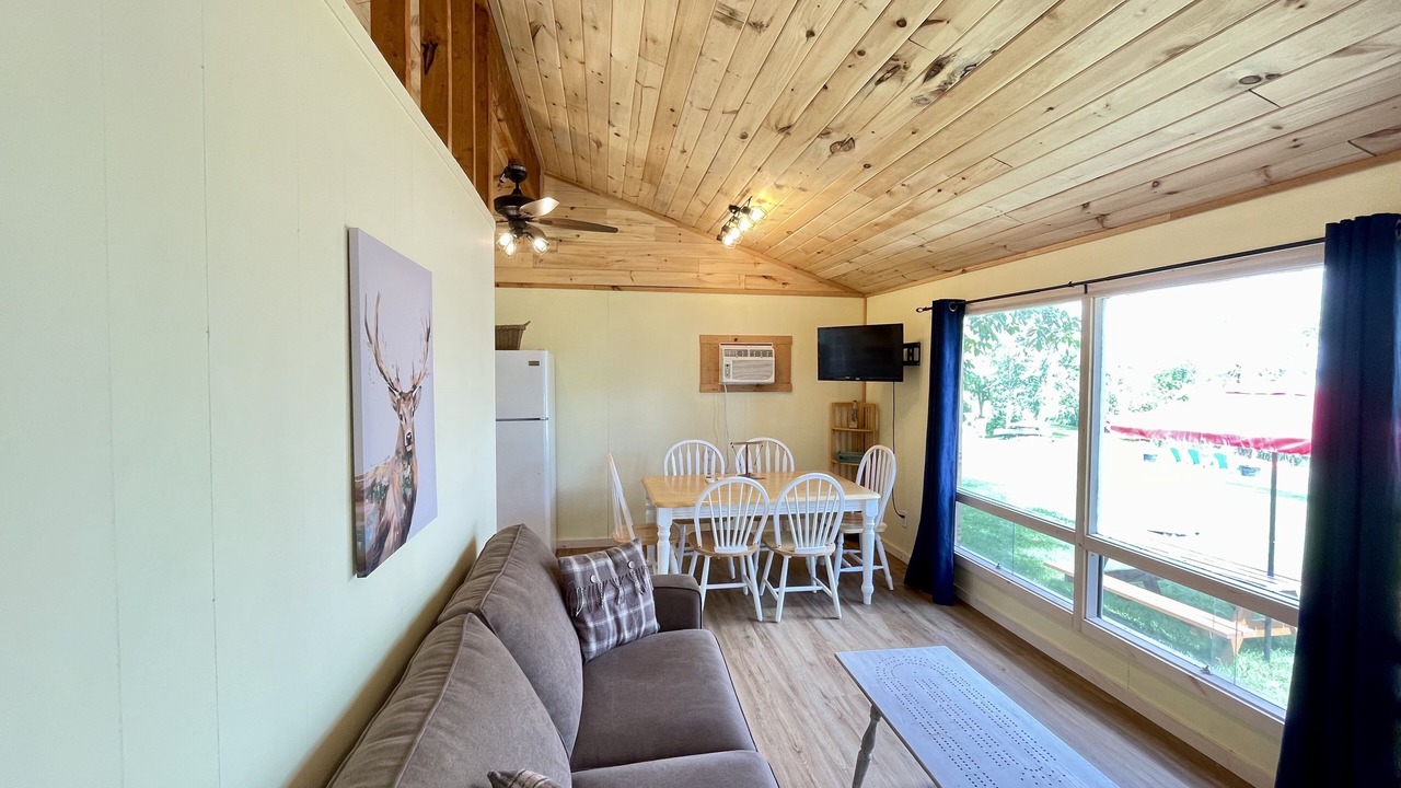 Photo of Livingroom in Campbellford