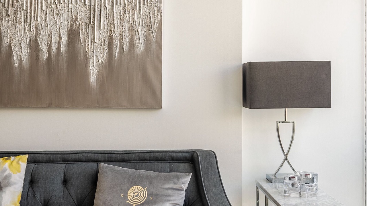 Photo of Livingroom in Bloor-Yorkville