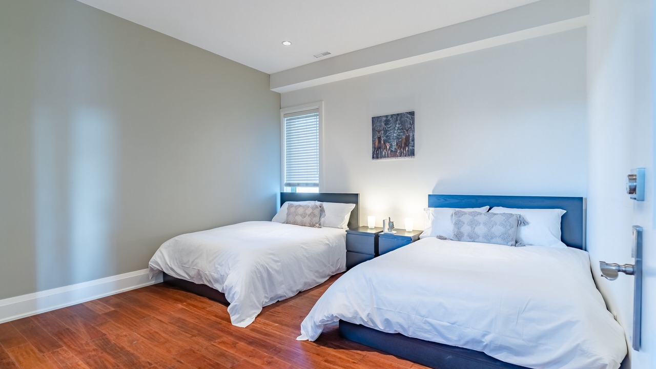 Photo of Bedroom in Mono