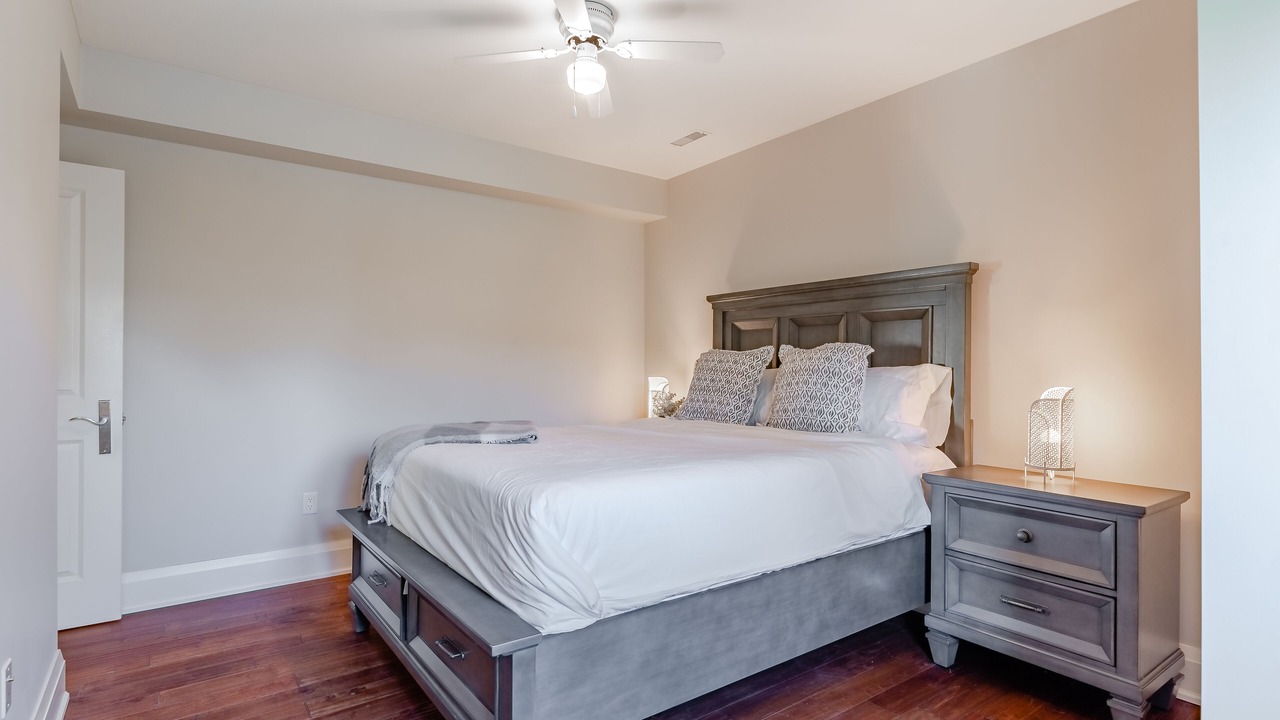 Photo of Bedroom in Mono