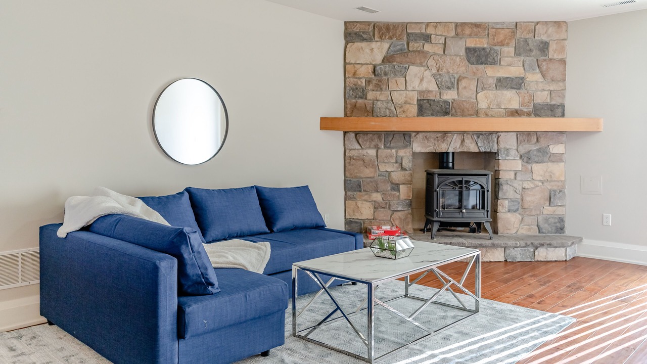 Photo of Livingroom in Mono