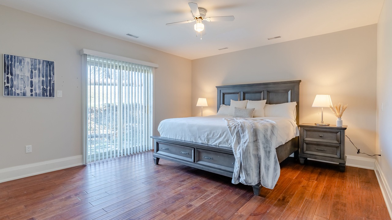 Photo of Bedroom in Mono