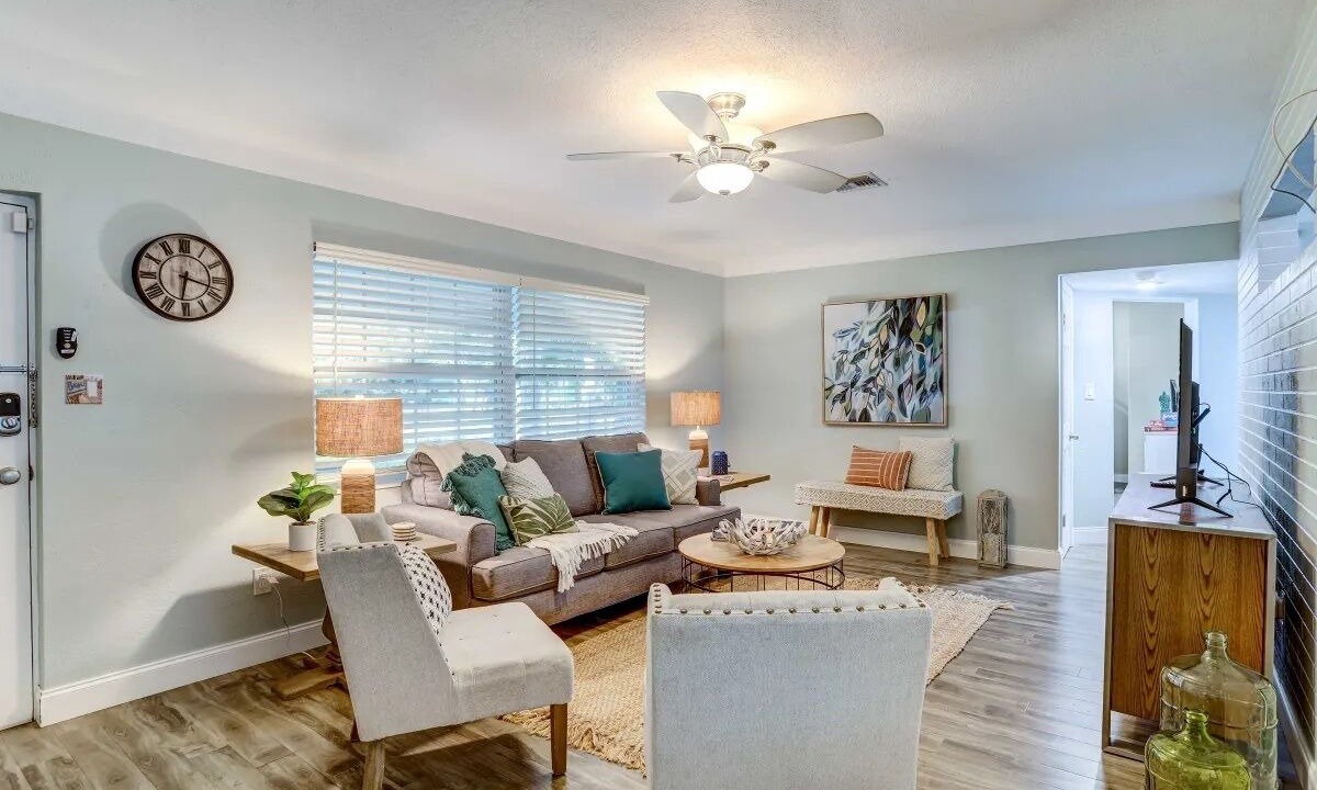 Photo of Livingroom in South Pinellas Community Council