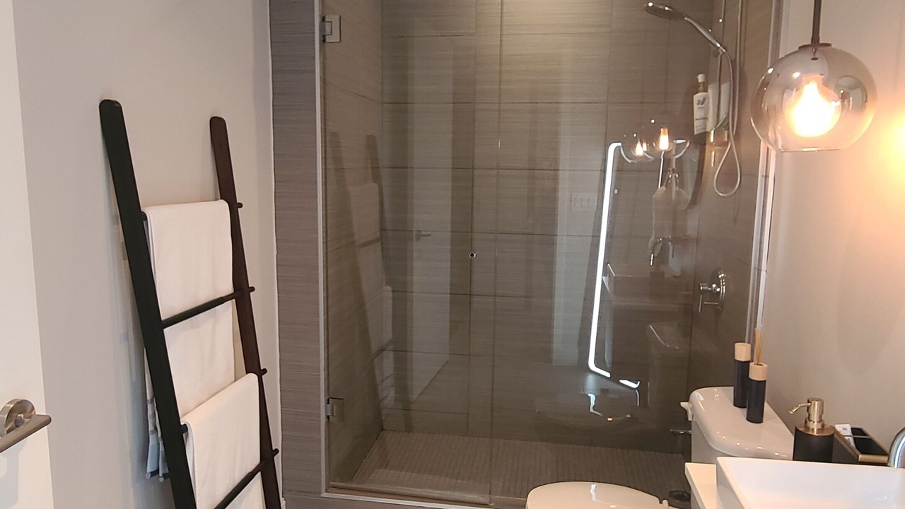 Photo of Bathroom in Fashion District