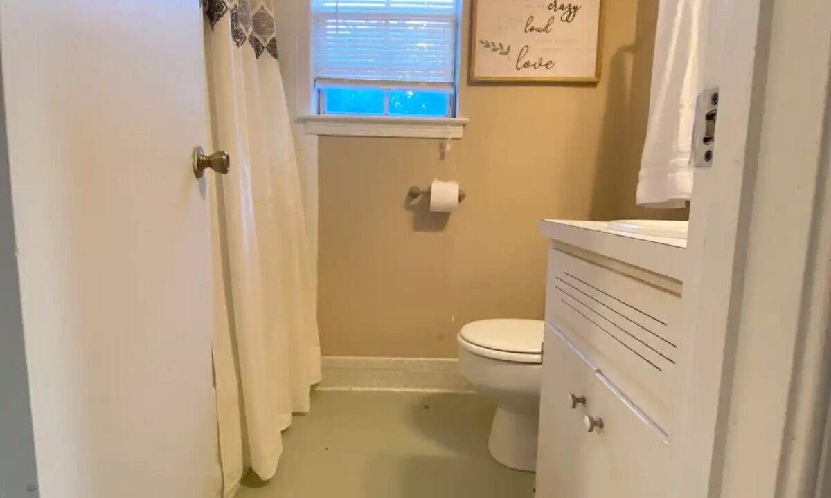 Photo of Bathroom in Gunter Afs
