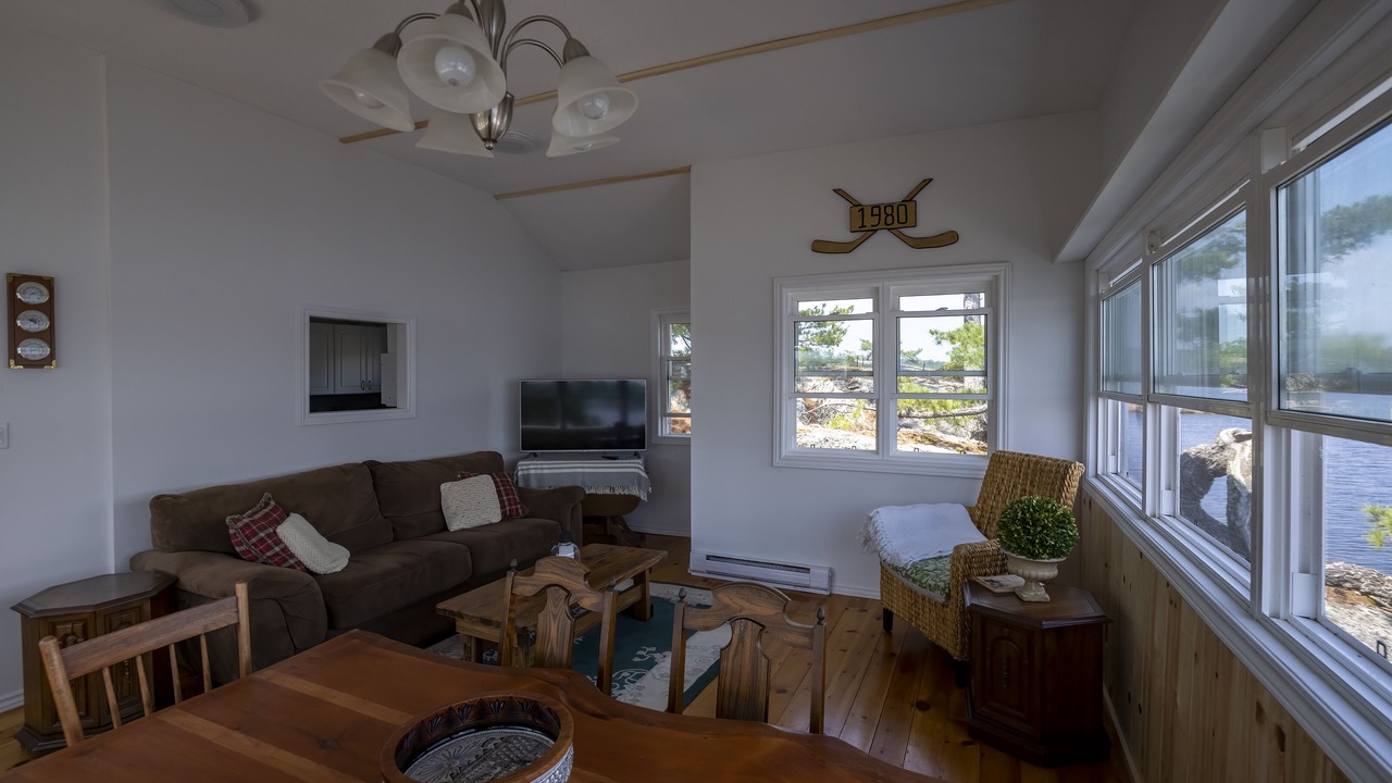 Photo of Livingroom in McGregor Bay