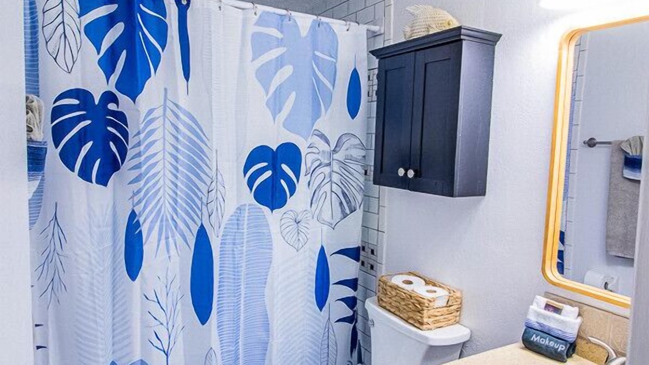 Photo of Bathroom in Weeki Wachee Gardens