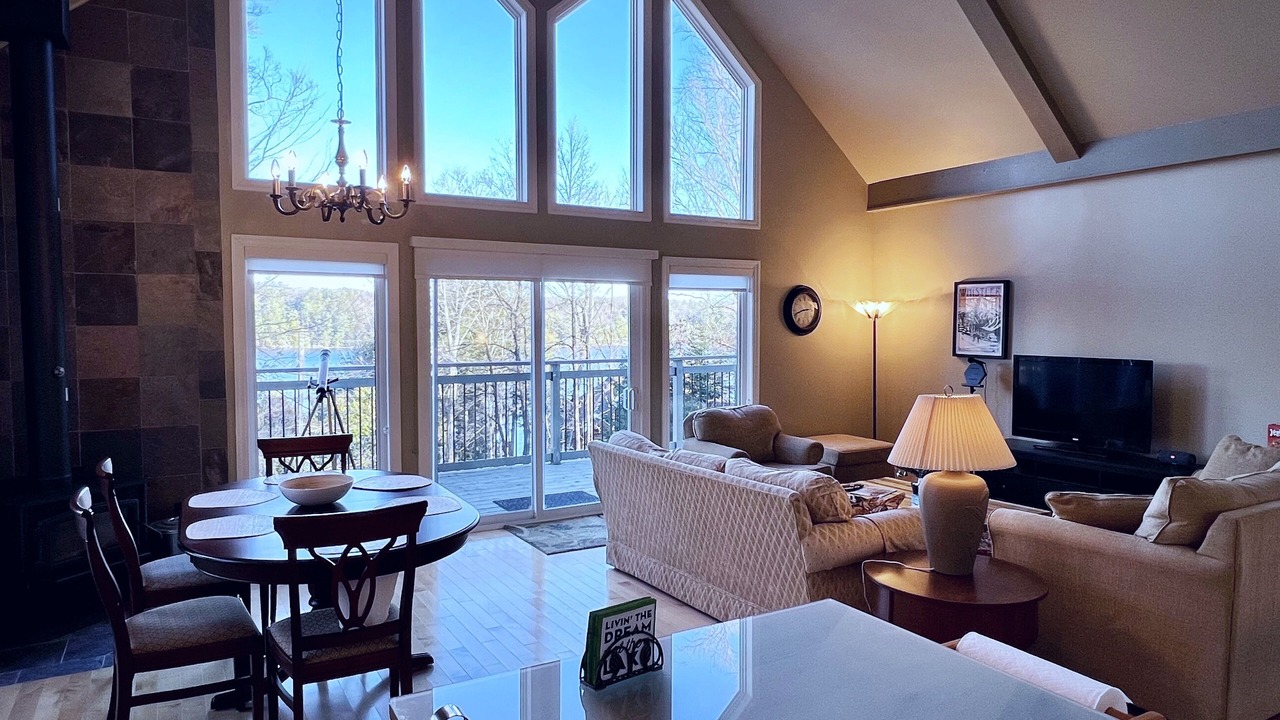 Photo of Livingroom in Haliburton