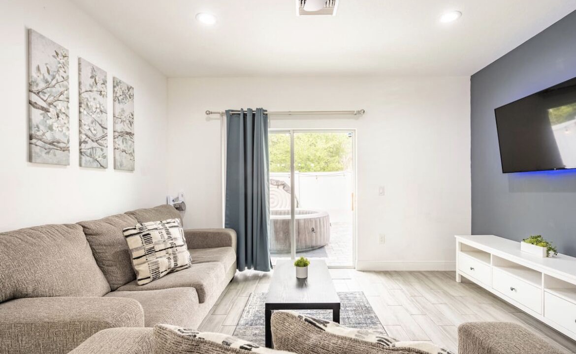 Photo of Livingroom in Bridgewater Crossing