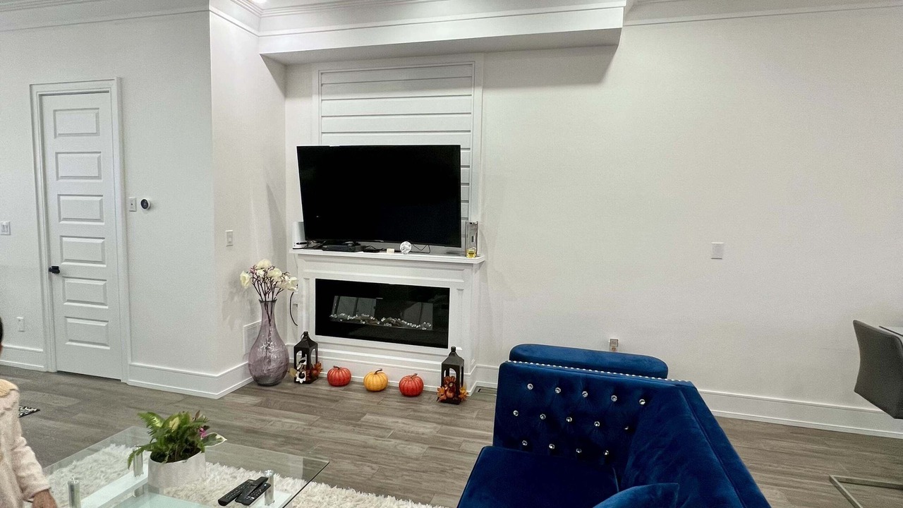 Photo of Livingroom in Clairlea - Birchmount