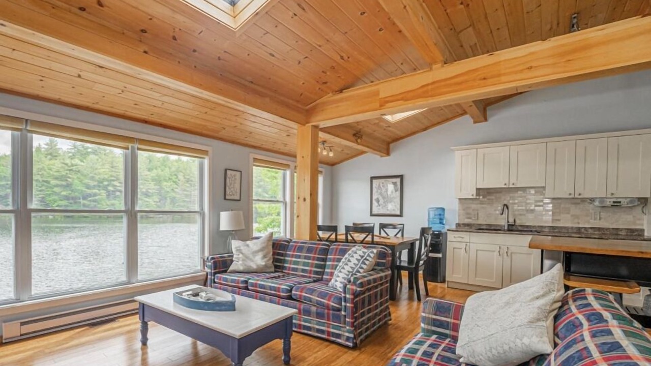 Photo of Livingroom in Georgian Bay