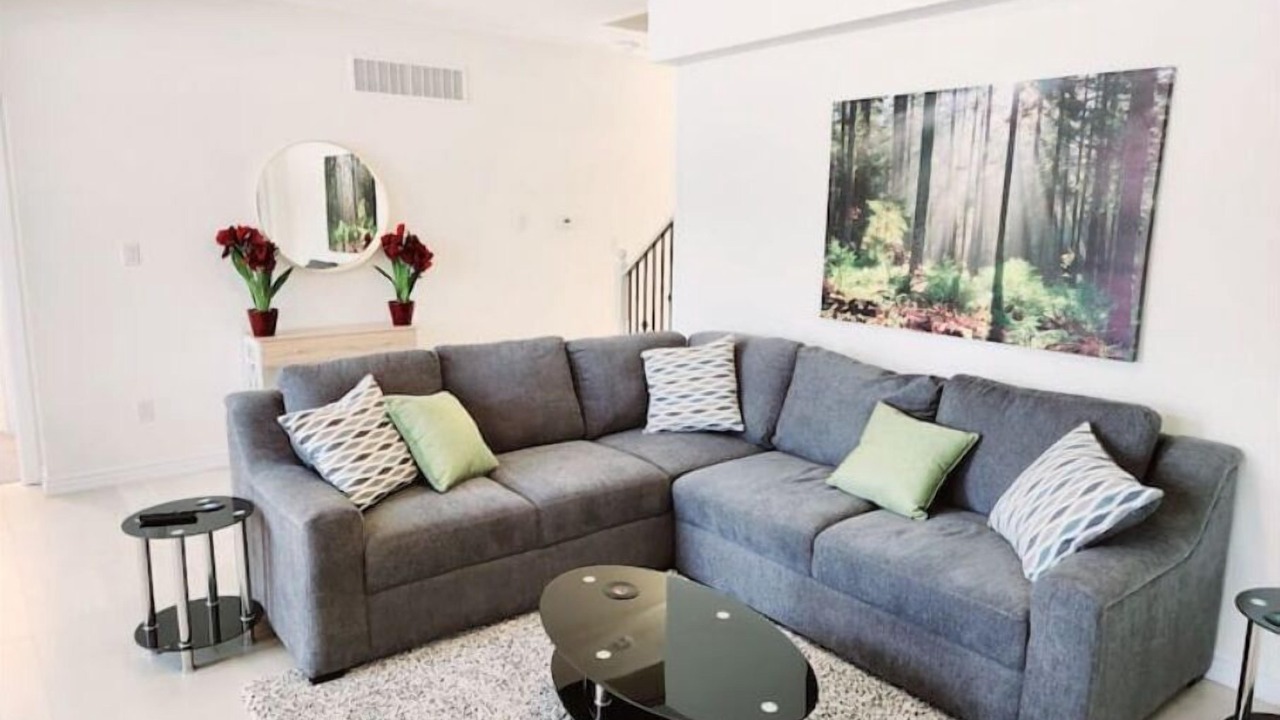 Photo of Livingroom in Wasaga Beach