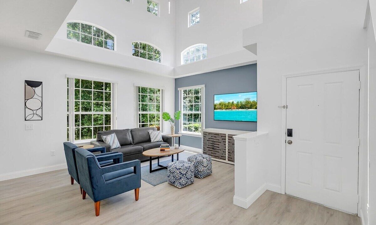 Photo of Livingroom in Windwood Bay