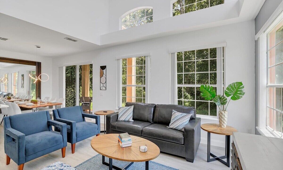 Photo of Livingroom in Windwood Bay