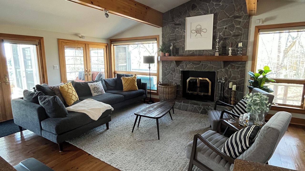 Photo of Livingroom in Muskoka Lakes
