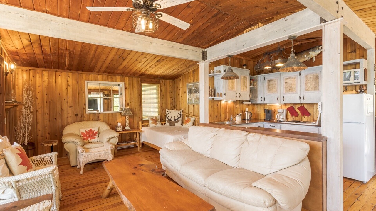 Photo of Livingroom in Muskoka Lakes