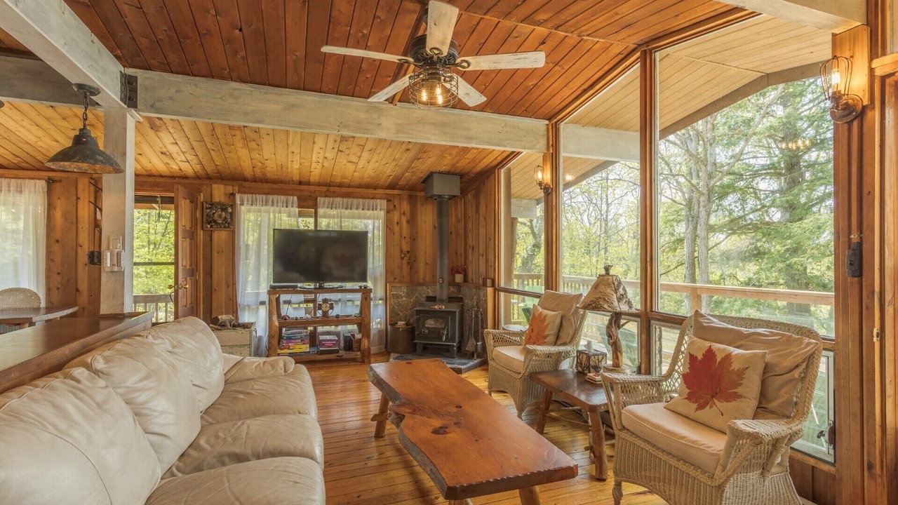 Photo of Livingroom in Muskoka Lakes