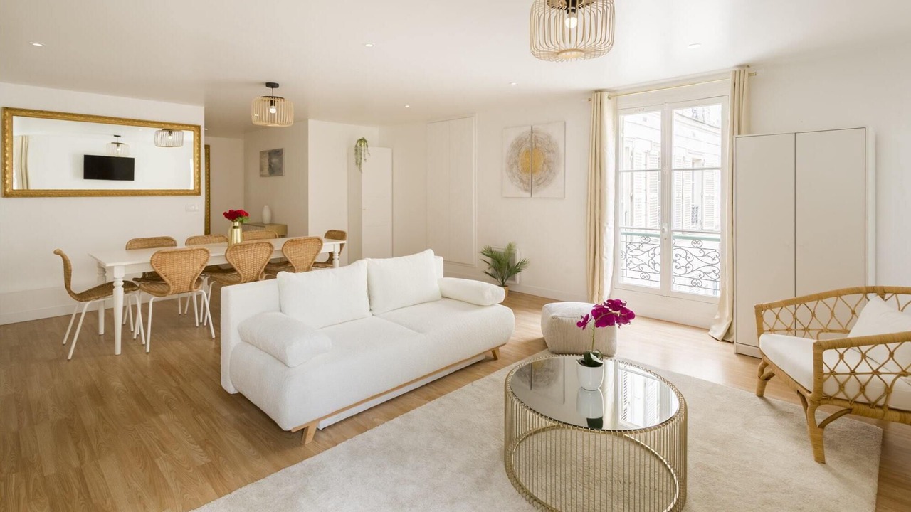 Photo of Livingroom in 8th Arrondissement
