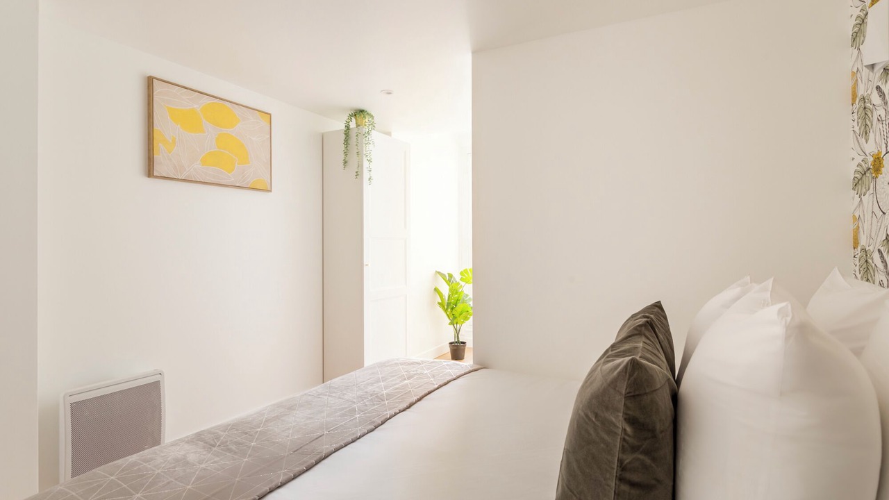 Photo of Bedroom in 8th Arrondissement