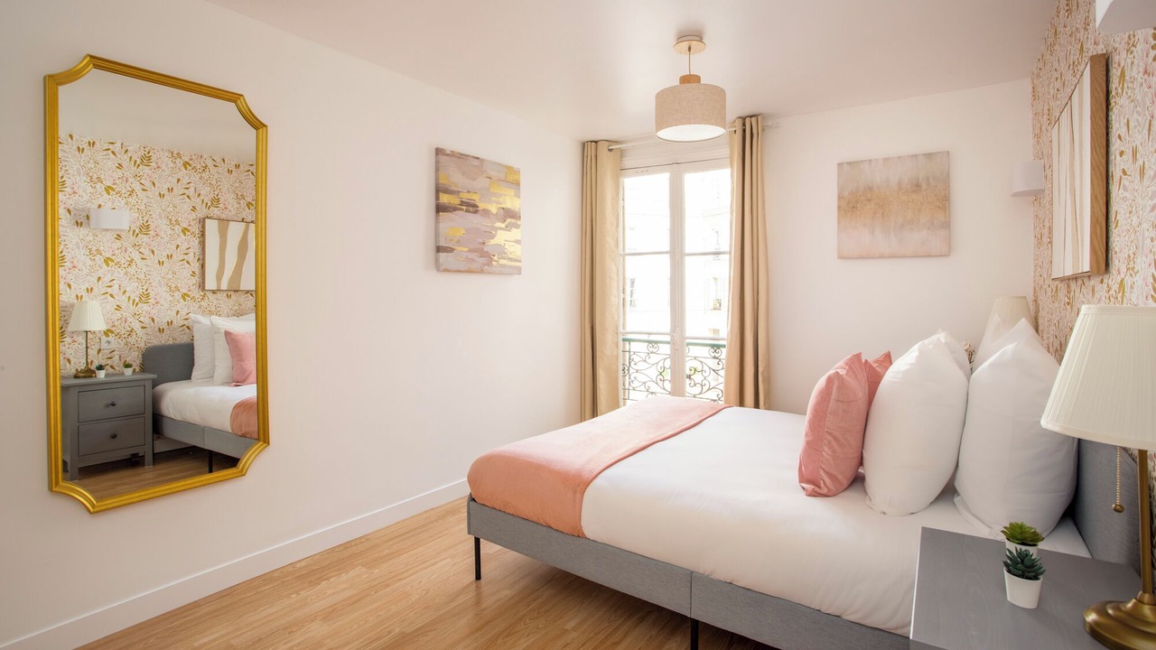 Photo of Bedroom in 8th Arrondissement