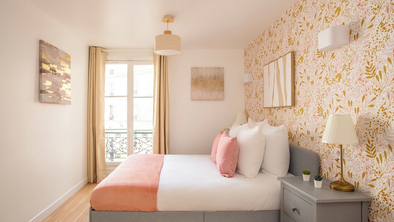 Photo of Bedroom in 8th Arrondissement