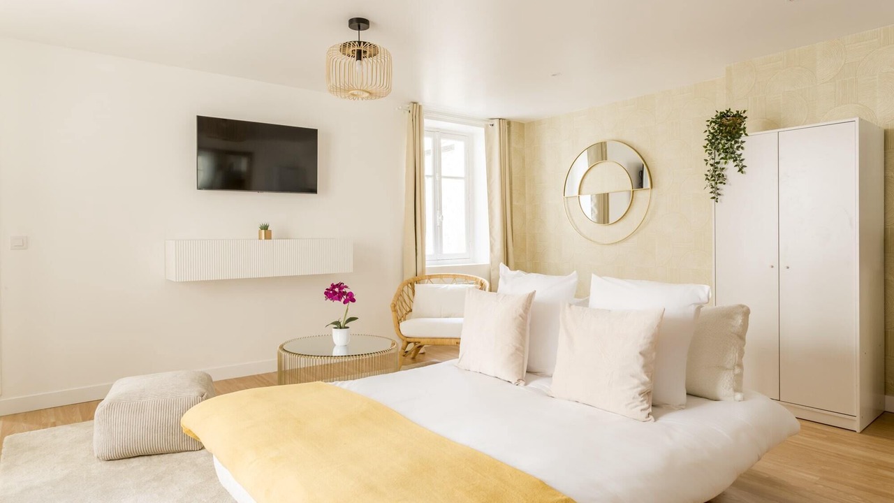 Photo of Bedroom in 8th Arrondissement