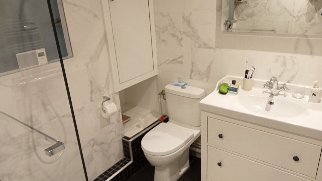 Photo of Bathroom in Puteaux