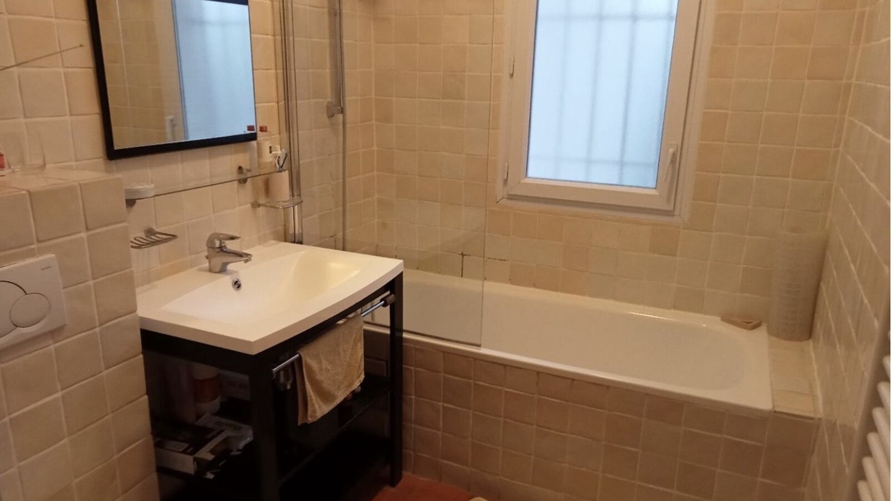 Photo of Bathroom in Puteaux