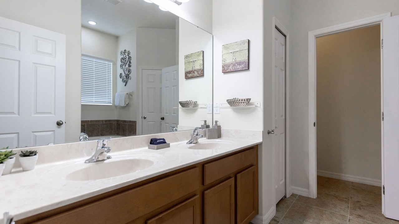 Photo of Bathroom in Watersong